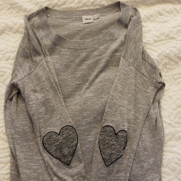 Gray sweater with heart sleeves - Picture 3 of 3